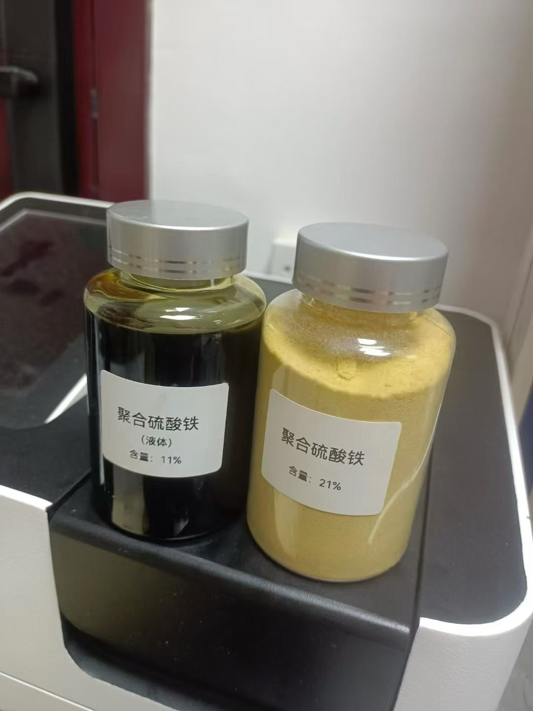 The difference between polyferric sulfate and powdered activated carbon in decolorization of wastewater